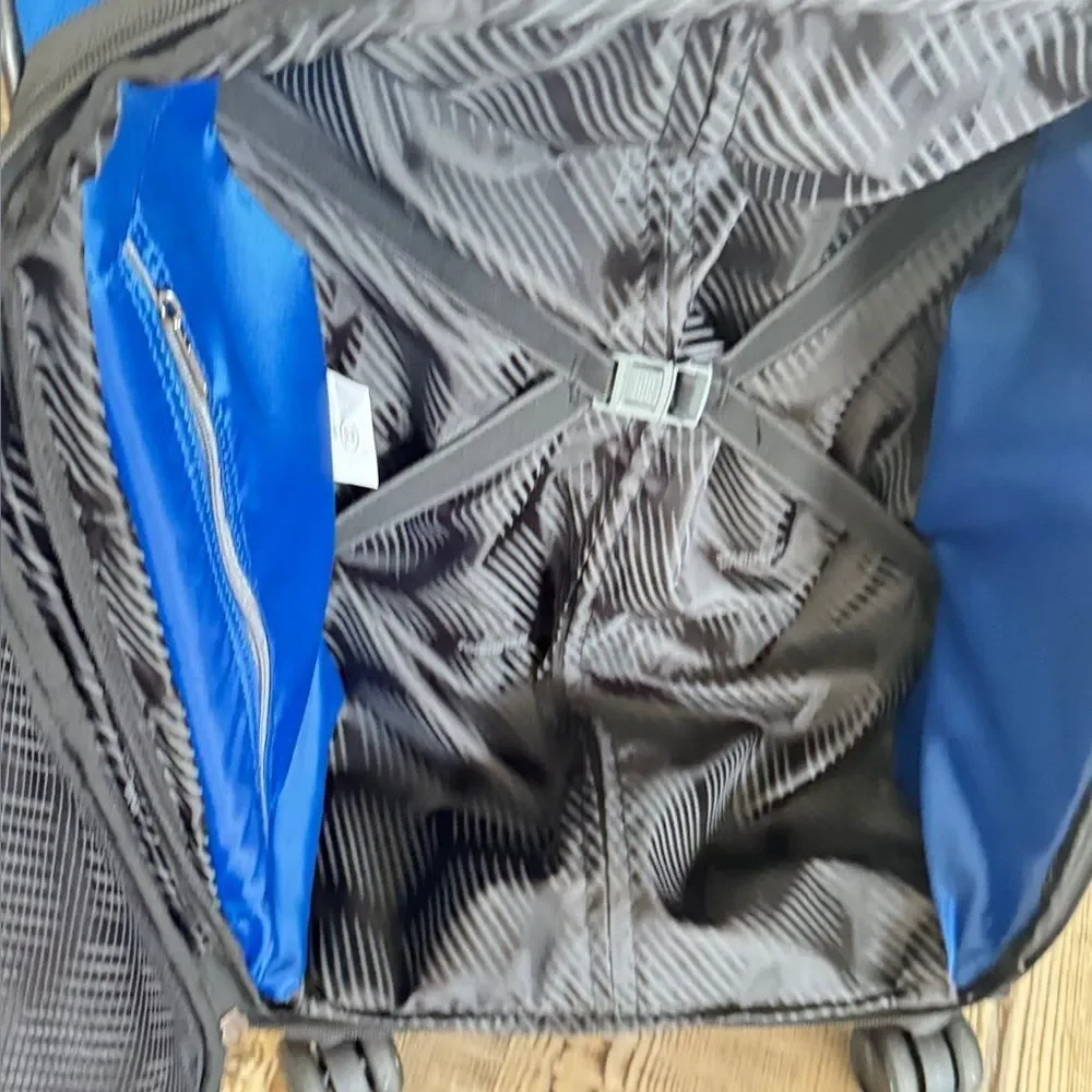 American tourister Carry-on Luggage Exp Suitcase Travel Bag Spinner Wheels
